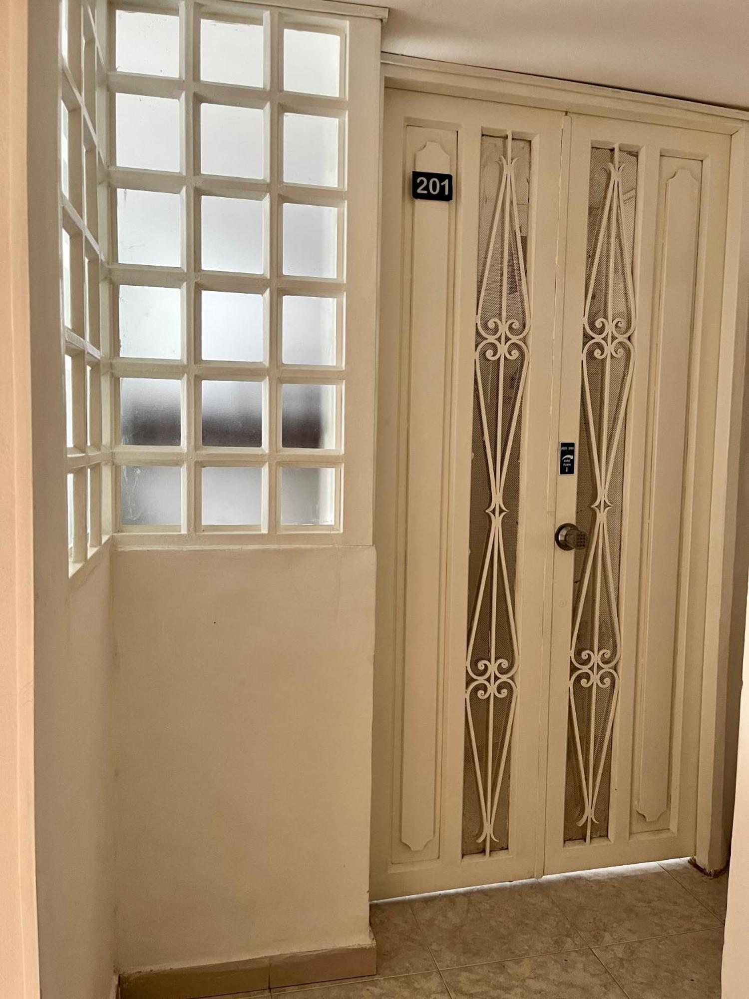5 Personas En El Centro Apartment
